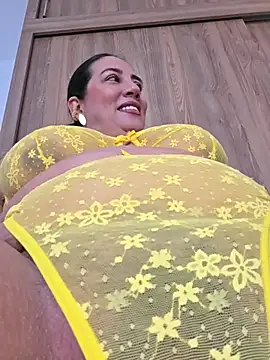 celeste_curvy's Webcam Show