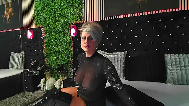 Chat +18 de InannaStar ao vivo