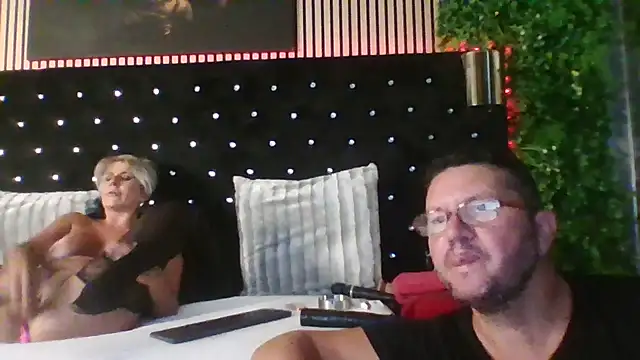 InannaStar's Live XXX Chat