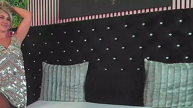 Show modela InannaStar na web-kameri