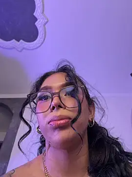 Samantha_Bernardo Show in webcam