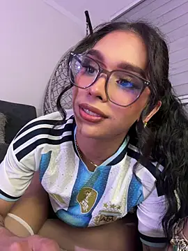 Samantha_Bernardo Show in webcam