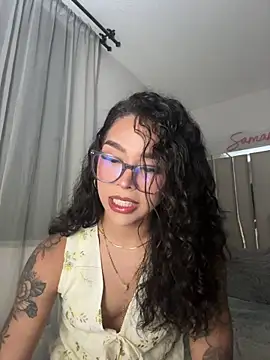Samantha_Bernardo Show in webcam