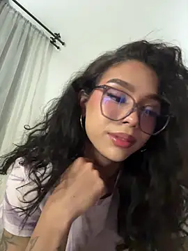 Samantha_Bernardo Show in webcam