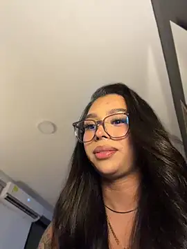 Samantha_Bernardo Show in webcam