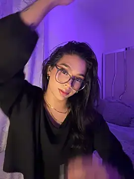 Samantha_Bernardo Show in webcam