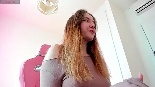 Chat XXX en directo de Lucy_Ember