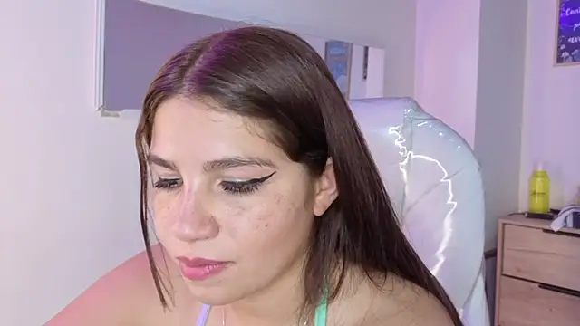 Chat +18 de bluee_hazell ao vivo