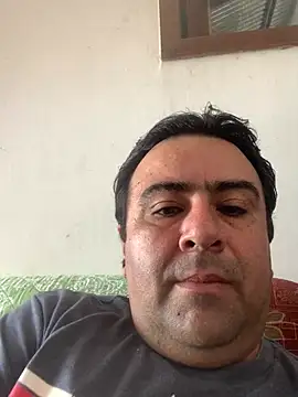 EmilianoGt Chat XXX in diretta