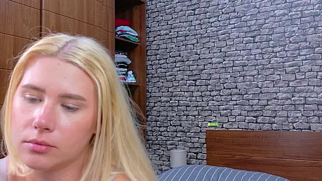 CuteBlondeMe Adlı Modelin Canlı XXX Sohbeti