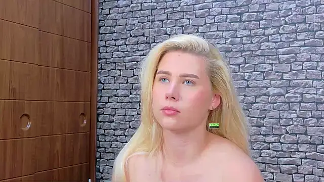 CuteBlondeMe's Live XXX Chat