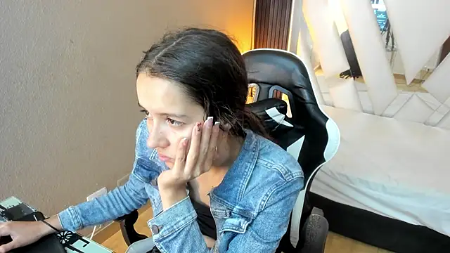 Živý XXX chat Linda4Petite