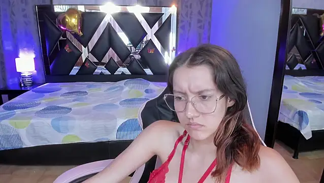 Linda4Petite's Live XXX Chat