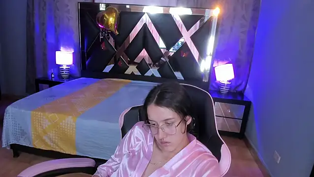 Linda4Petite's Live XXX Chat
