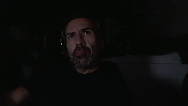 Anarchy_Burger Show in webcam