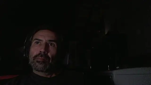 Anarchy_Burger: διαδικτυακό σόου στην κάμερα