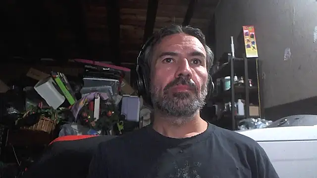 Anarchy_Burger: διαδικτυακό σόου στην κάμερα