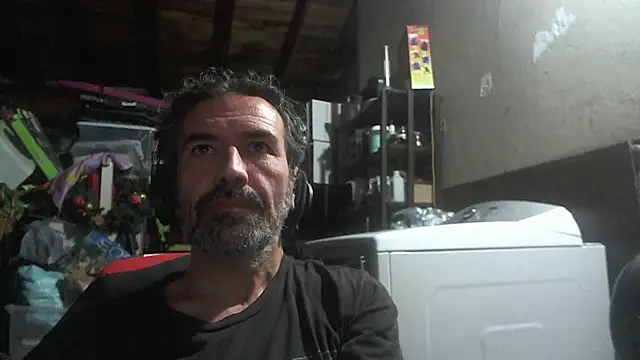 Anarchy_Burger: διαδικτυακό σόου στην κάμερα