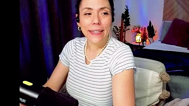 Ellie-Elizabeth's Webcam Show