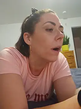Ellie-Elizabeth Show in webcam