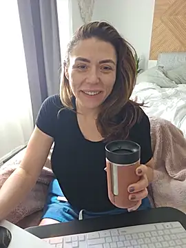 Ellie-Elizabeth: διαδικτυακό σόου στην κάμερα