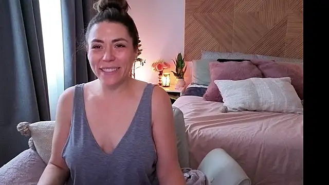 Ellie-Elizabeth Show in webcam