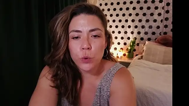 Ellie-Elizabeth Show in webcam