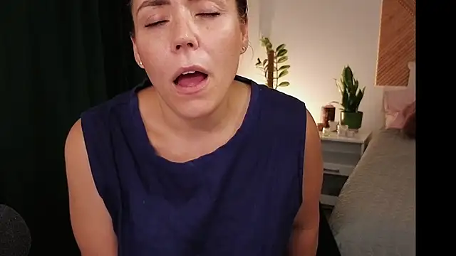 Ellie-Elizabeth Show in webcam