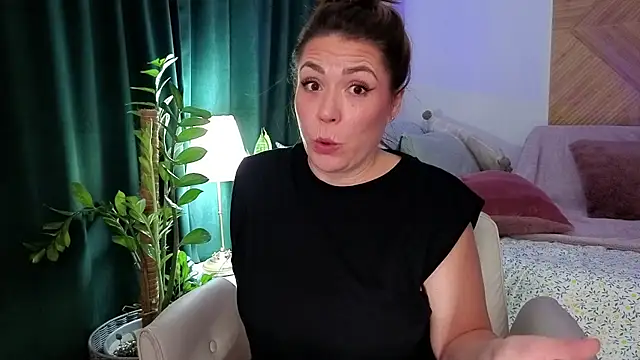 Ellie-Elizabeth Show in webcam