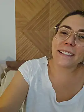 Ellie-Elizabeth Show in webcam