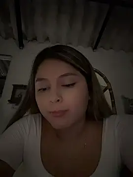 lunablossom_ Adlı Modelin Canlı XXX Sohbeti