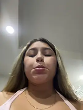 lunablossom_'s Live XXX Chat
