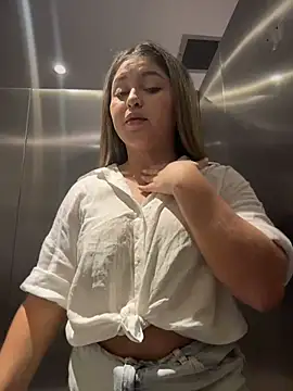 lunablossom_ Chat XXX in diretta