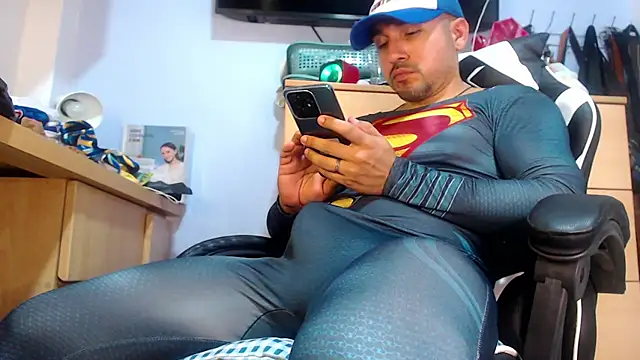 MikeMiller2 Show in webcam