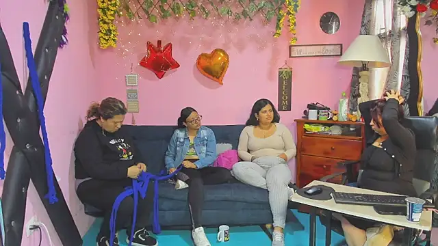 lesbiancuple Show in webcam