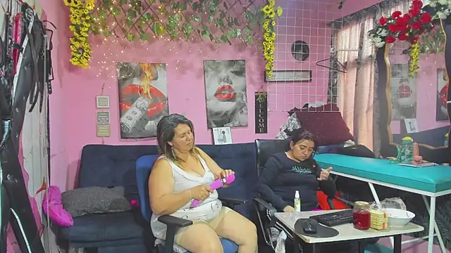 lesbiancuple Live chatroom