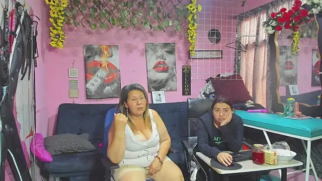 lesbiancuple: διαδικτυακό σόου στην κάμερα