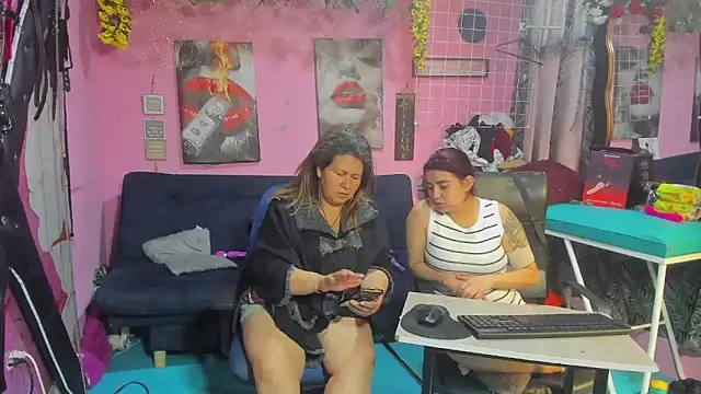 lesbiancuple's Webcam Show