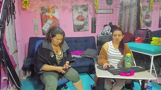 lesbiancuple: διαδικτυακό σόου στην κάμερα