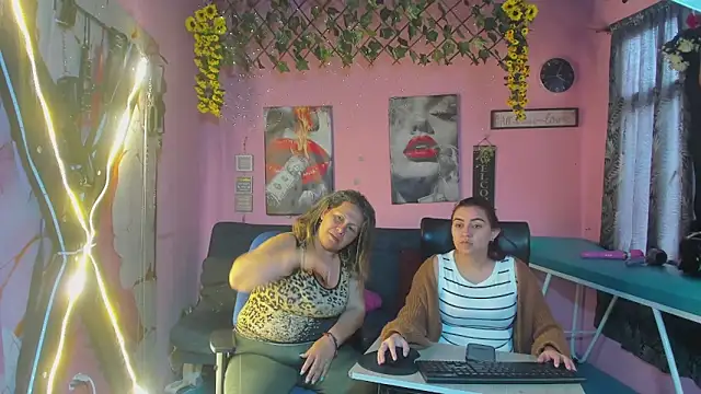 lesbiancuple's Webcam Show