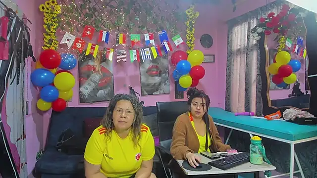 lesbiancuple webcam show