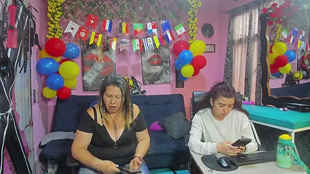 lesbiancuple's Webcam Show