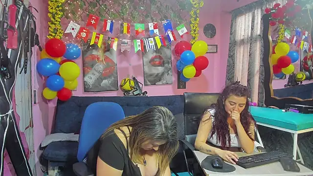 lesbiancuple Show in webcam