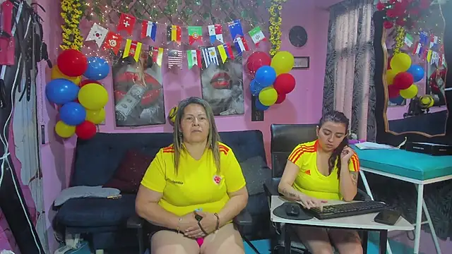 lesbiancuple Show in webcam