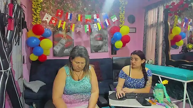 Pokazy przed kamerką – lesbiancuple