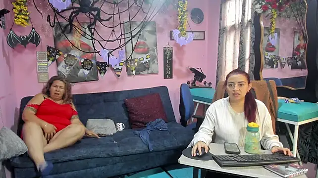 lesbiancuple: διαδικτυακό σόου στην κάμερα