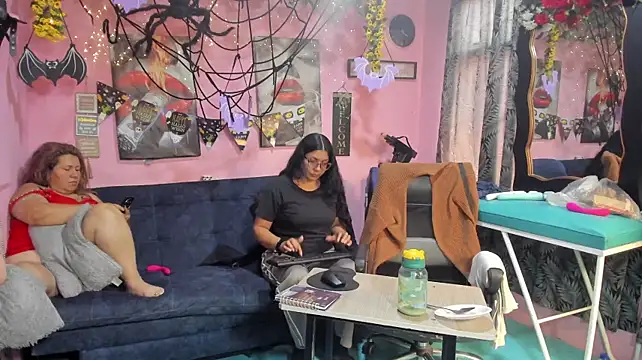 lesbiancuple Show in webcam