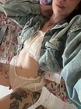 XXX chat uživo modela Cherryschiodisegarsi