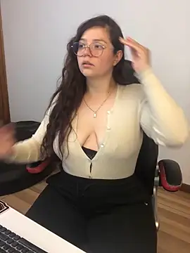 Chat +18 de kayortiiz ao vivo