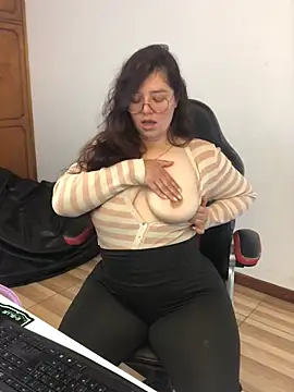 Chat +18 de kayortiiz ao vivo